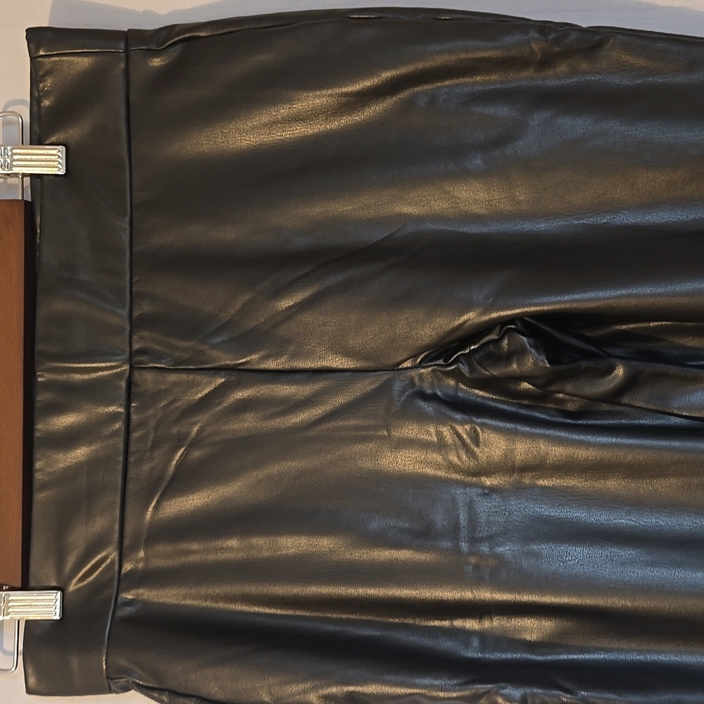 LOFT Black Faux Leather Leggings Sz Medium Petite NWOT - Picture 3 of 8